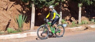 Hilary Beck Cycling on the  tour with redspokes